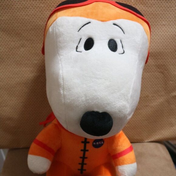 Peanuts Macy's Day Parade Astronaut Snoopy Plush - Picture 1 of 3